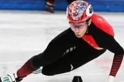 华体会官方入口-短道速滑选手气势如虹，速度惊人