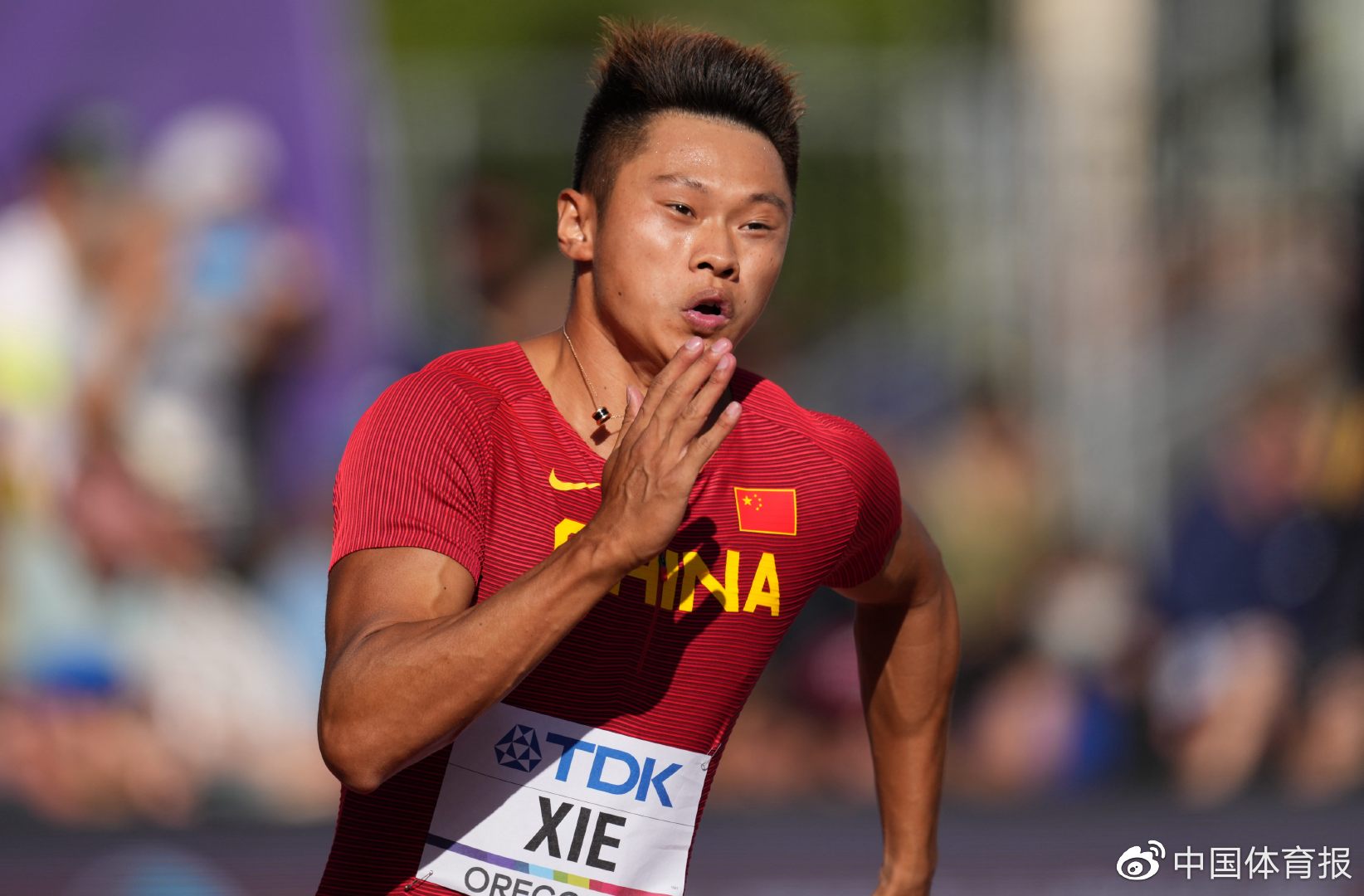 田径男将谢震业表现抢眼，获得第一