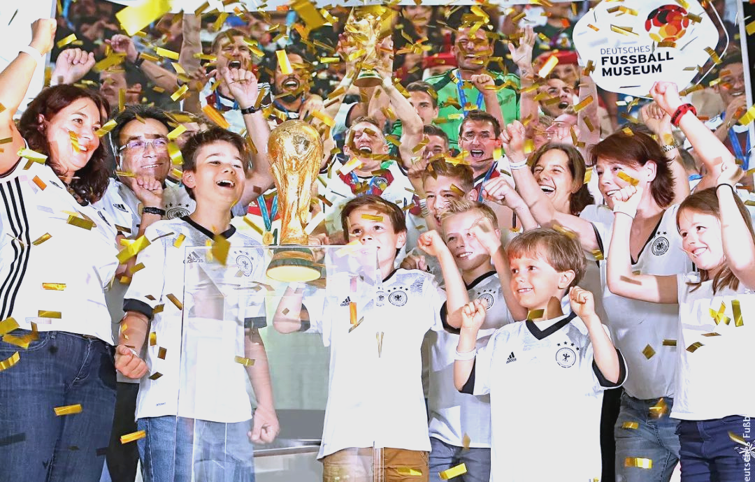 关于拜仁慕尼黑射手联袂进球，豪取欧冠胜利的信息