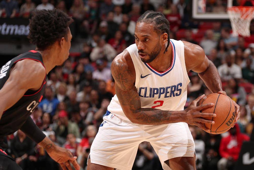 包含快船惜败勇士，莱昂纳德分全场最高，遗憾受挫的词条