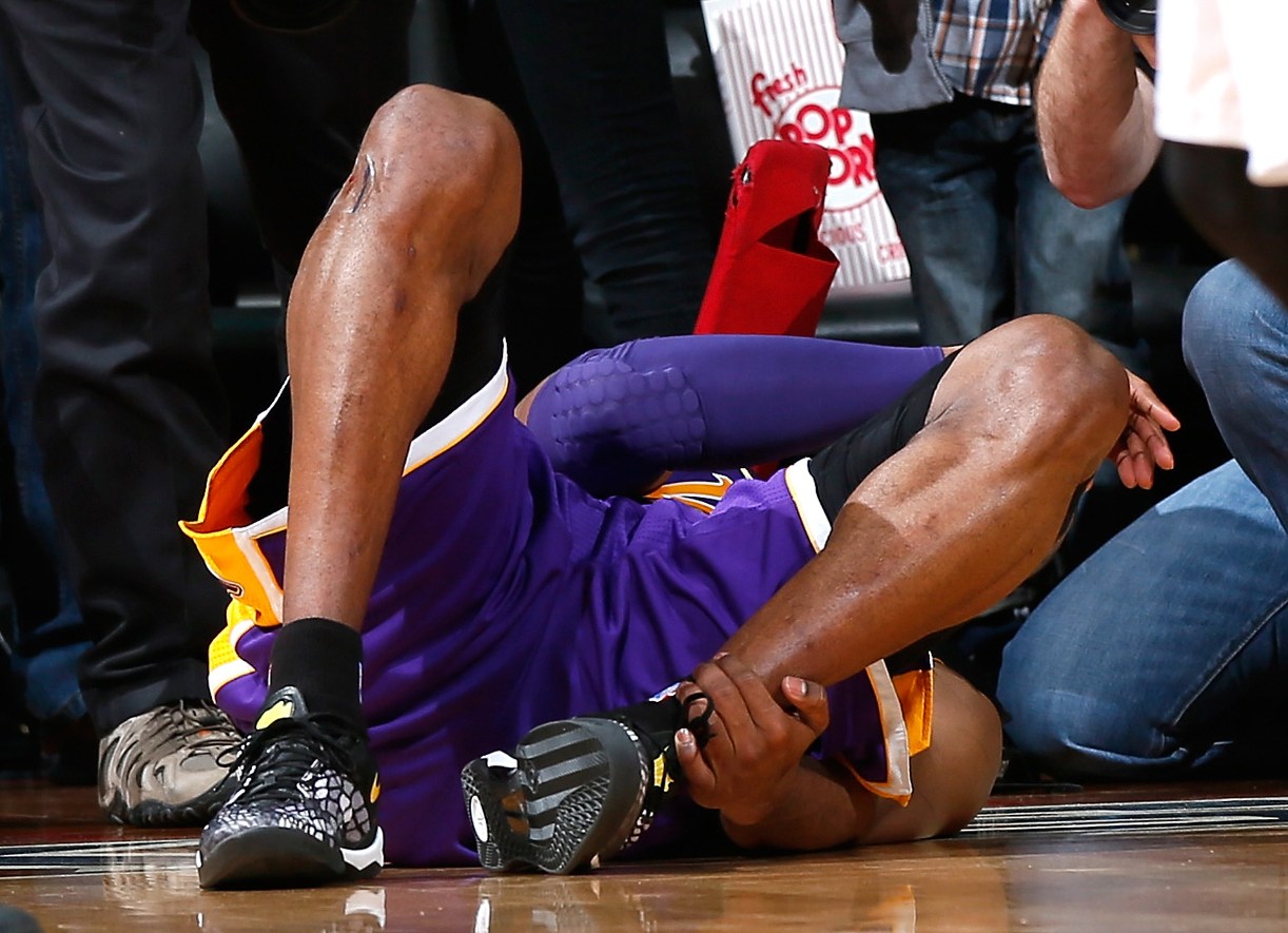 雷霆霍华德确定脚踝助婚礼逼刺激 雷霆霍华德确定脚踝助婚礼逼刺激