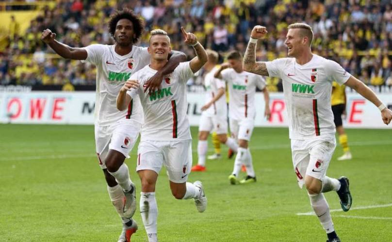 多特蒙德球员研究对手战术，为下场比赛制定应对方案的简单介绍