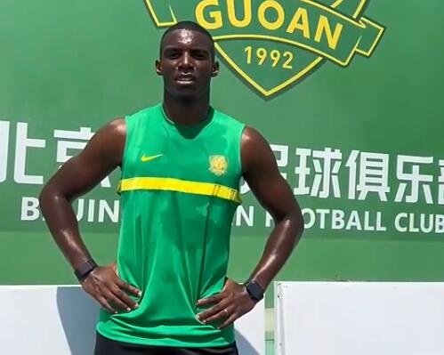 包含上海队缺阵关键球员，教练力图稳固球队阵容的词条