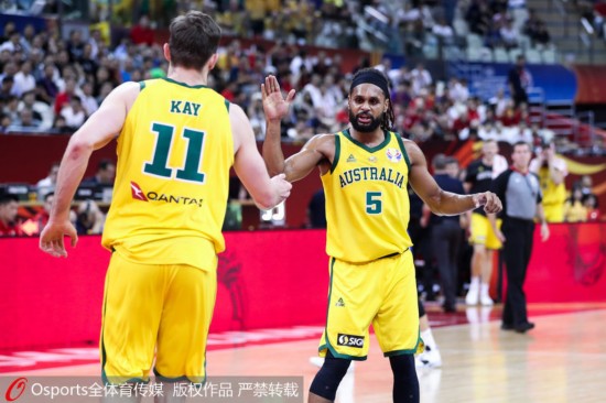 乌克兰队力克捷克队，成功晋级