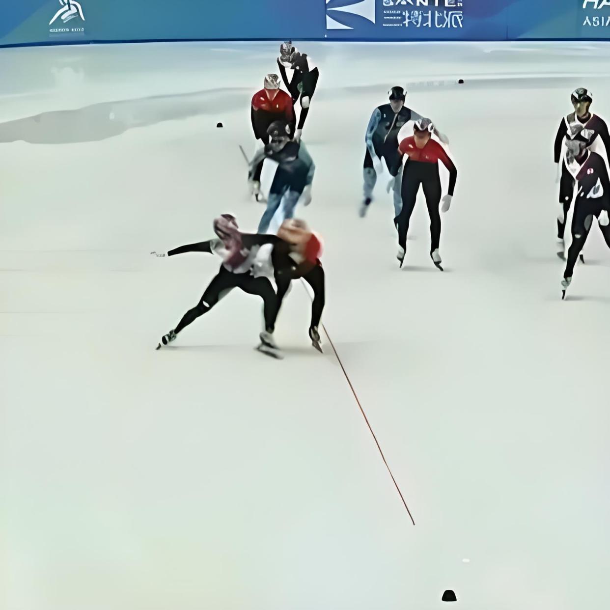 速度滑冰选手意外受伤，震惊队伍成员