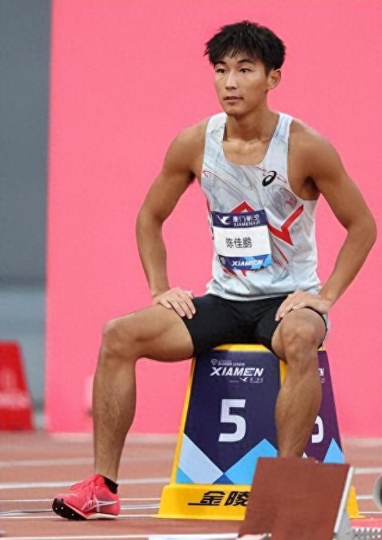 一位运动员突破自我极限，奋力夺冠！的简单介绍