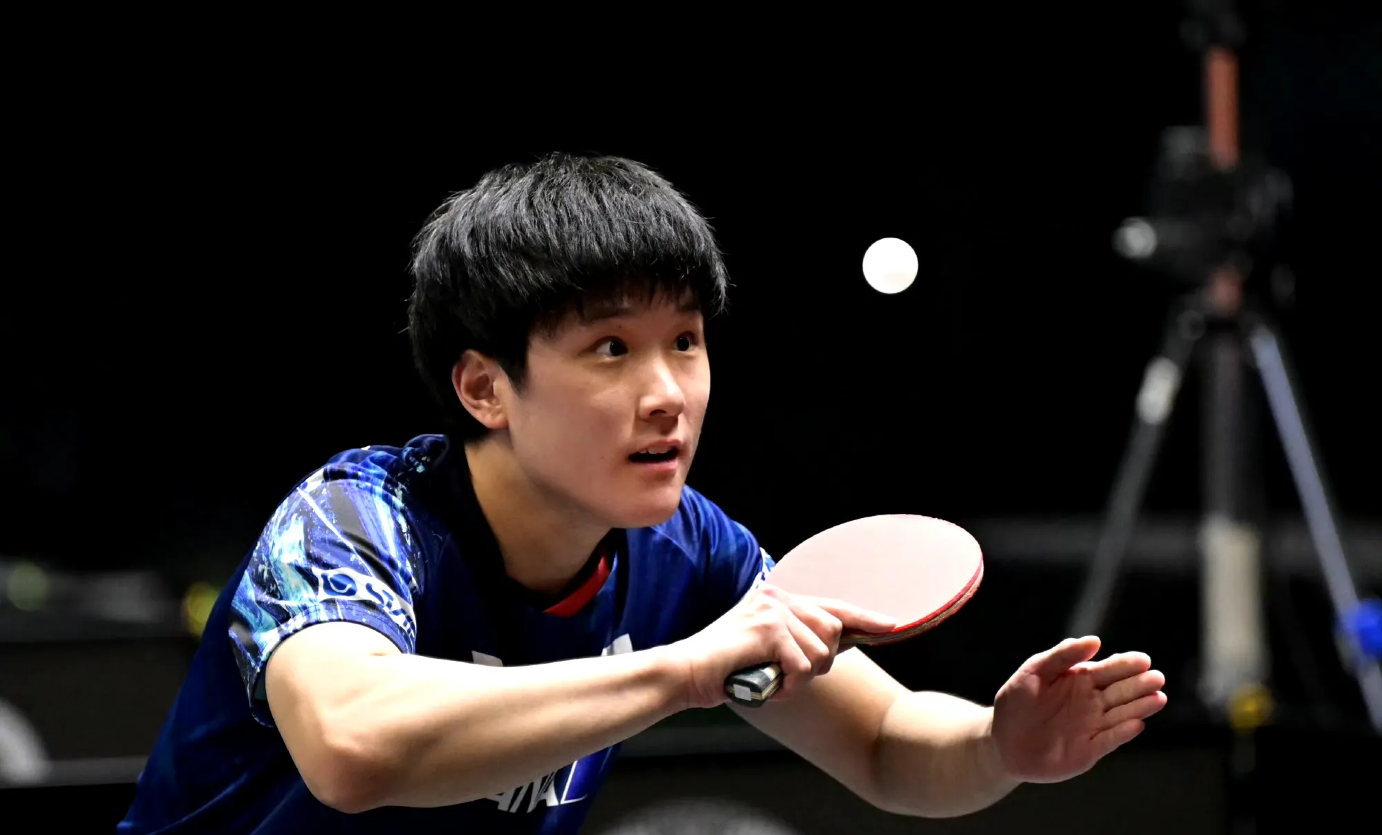 雷加利斯特豪取三分，战胜宿敌