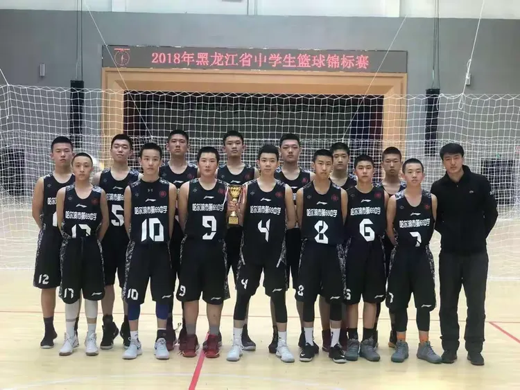 黑龙江队在紧张比赛中获得胜利