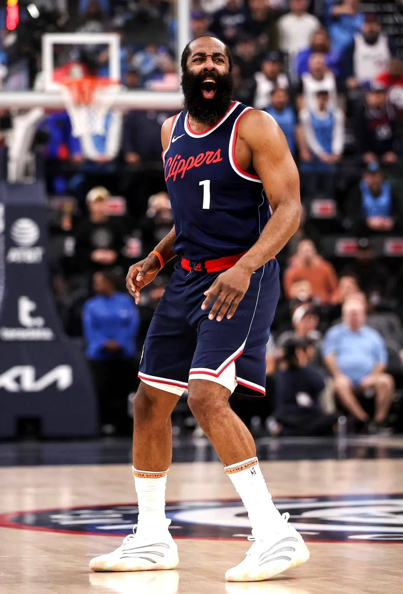 快船大胜老鹰稳居西部第一