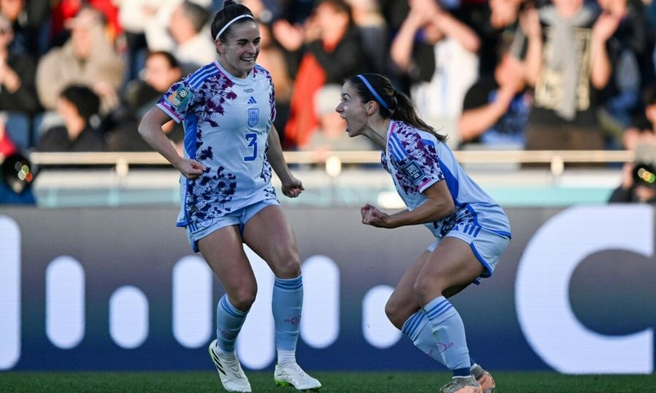 瑞士女足在比赛中战胜对手